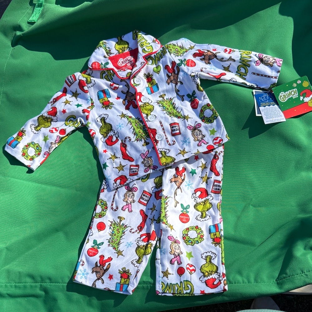 Dr. Seuss Grinch Pajama Set - Green and White